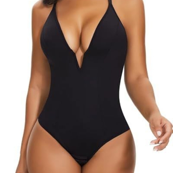 Elegant Black Bodysuit with Plunging V-Neckline - Picture 1 of 4